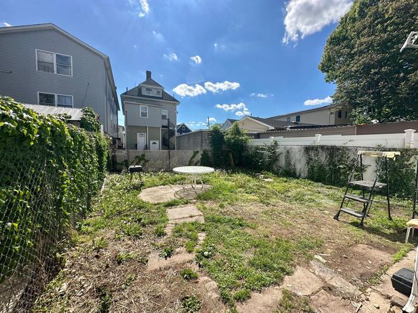 142 Court St #1B, Elizabethport, NJ 07206