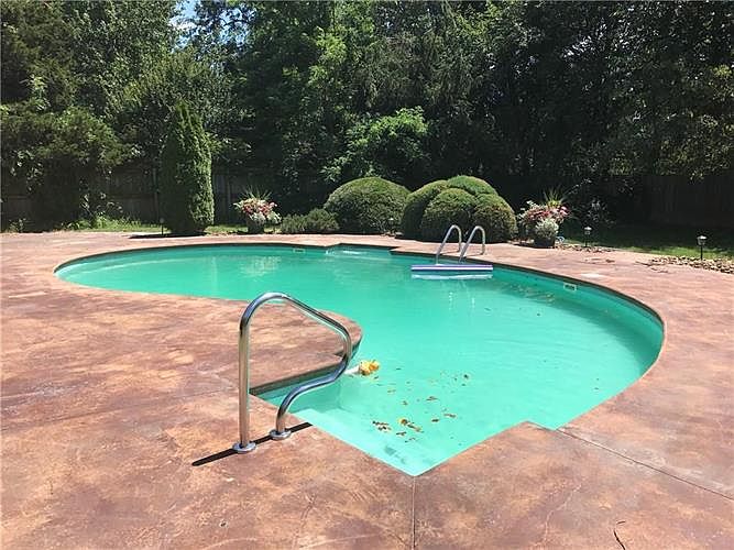 1st image of 842 S Chateau Dr