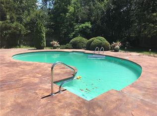 842 S Chateau Dr, Rogers, AR 72758