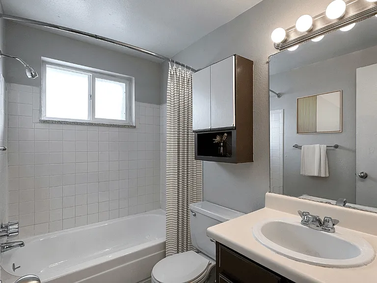 Gold Collection Renovated Apartment