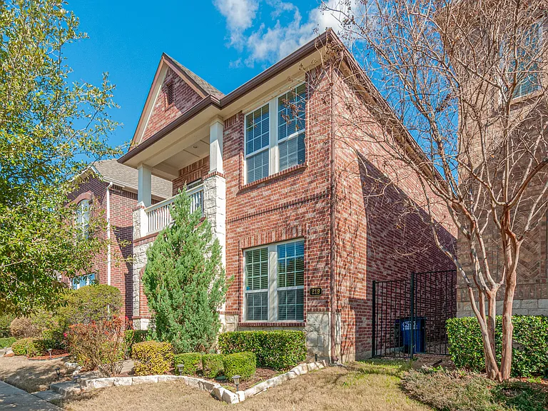 219 Knapford Sta — Photo 2