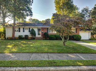 8 Deborah Pl, Oakhurst, NJ
