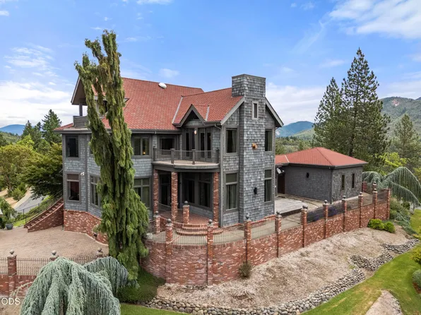 928 W Woodside St, Grants Pass, OR 97527