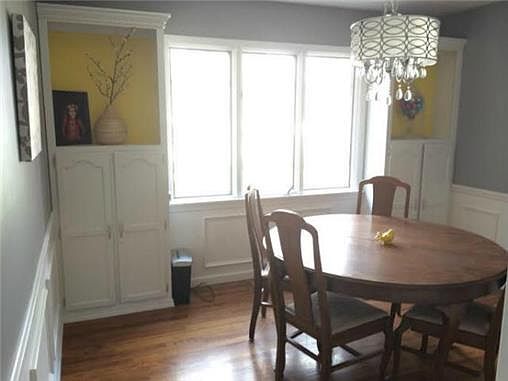 Dining Room w/Built-Ins