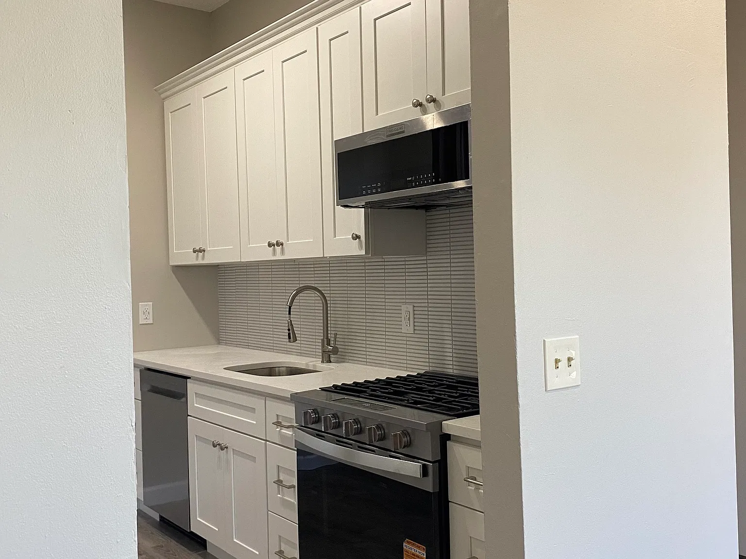 2 bed, 1.0 bath, 1144 sqft, $2,200 — Photo 4