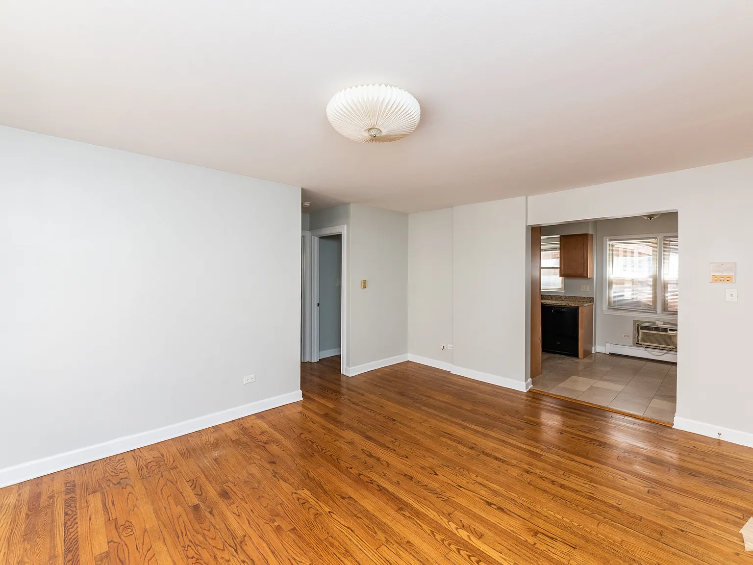 2 bed, 1.0 bath, $2,050 — Photo 2