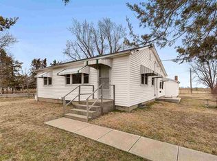 5508 S Broadacres Rd, Hutchinson, KS 67501