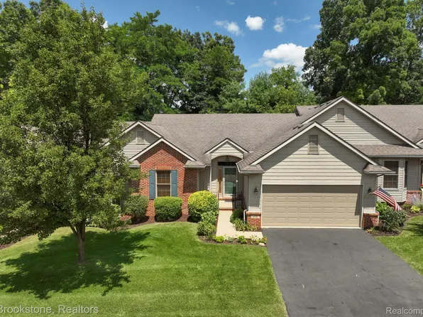 6036 Northridge Hills Dr, Brighton, MI 48116