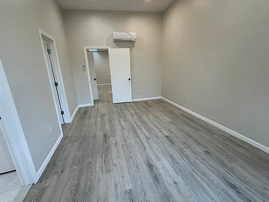 Rented by R New York | media 23