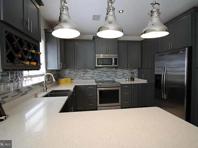 12916 Hyannis Ln — Photo 1