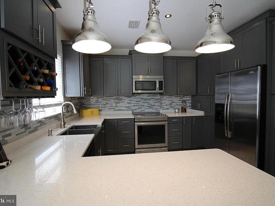 1st image of 12916 Hyannis Ln