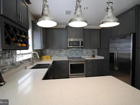 12916 Hyannis Ln, Woodbridge, VA 22193