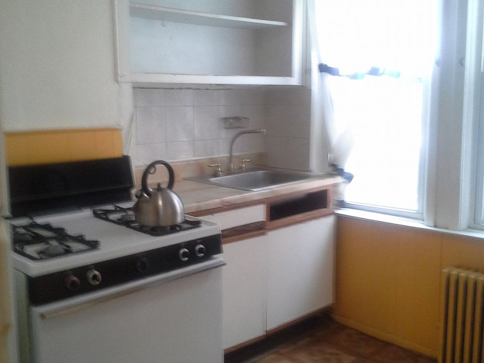 2nd image of 648 6th Ave APT 3