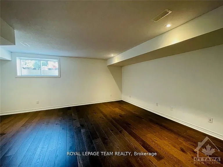 1189 Tischart Cres — Photo 28