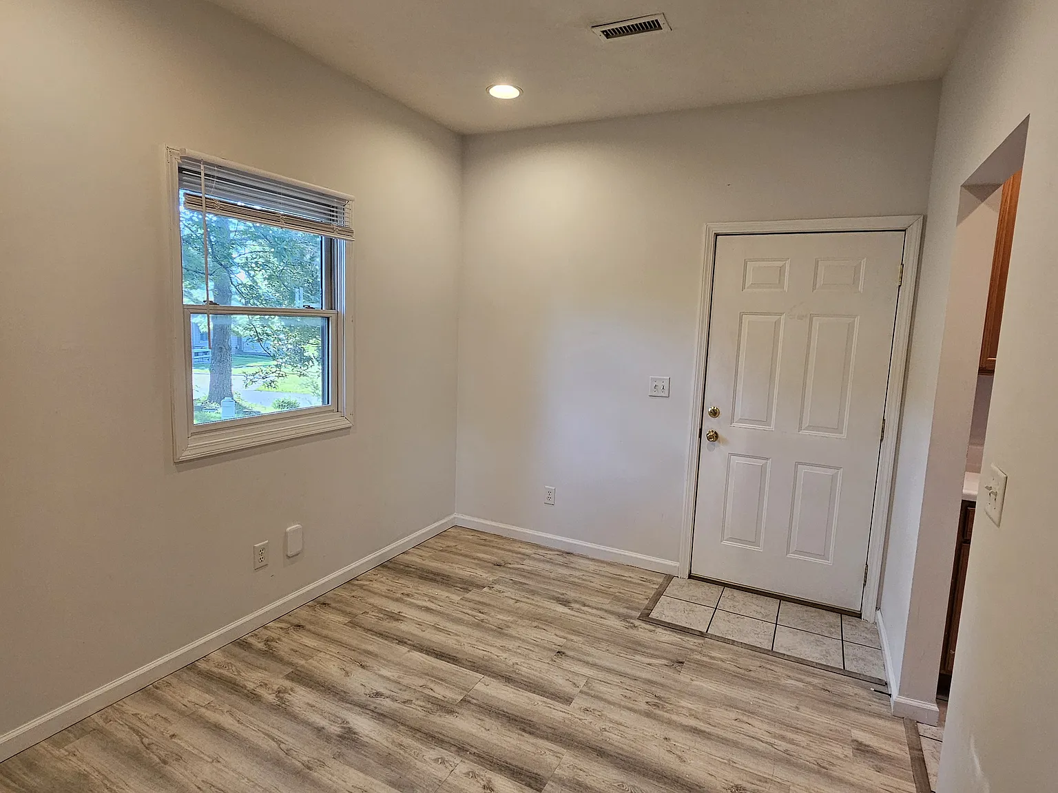 2 bed, 1.5 bath, 1320 sqft, $850 — Photo 4