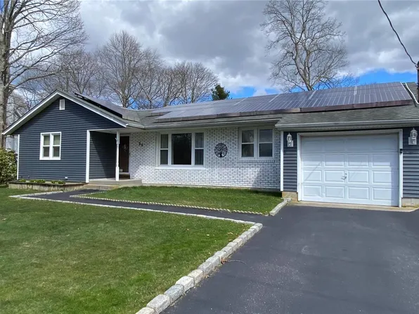 35 Cypress Lane, Shirley, NY 11967