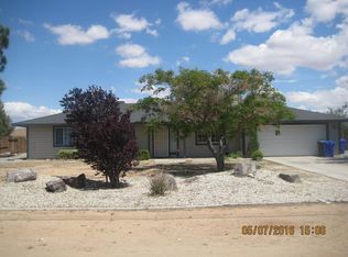 15265 Navajo Rd, Apple Valley, CA 92307