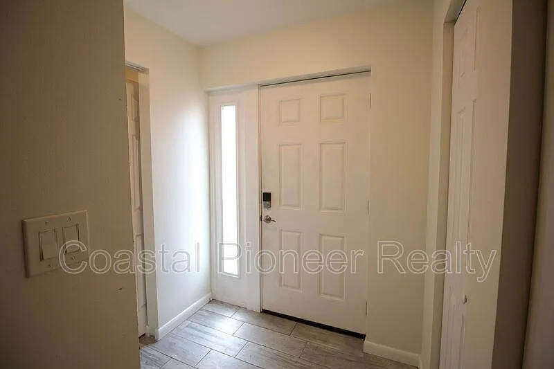 2 bed, 1.5 bath, 1195 sqft, $1,795 — Photo 2