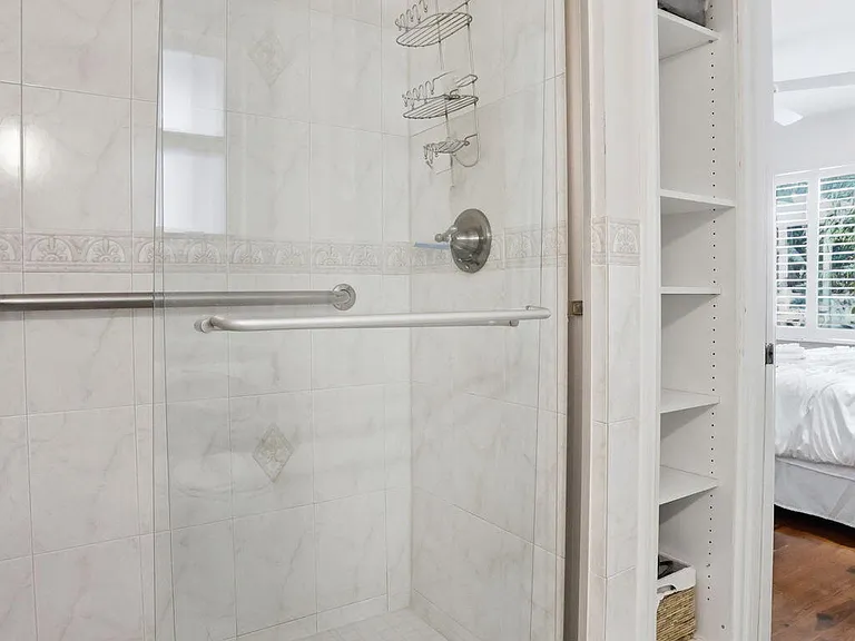 309 NE 8th Ave — Photo 26