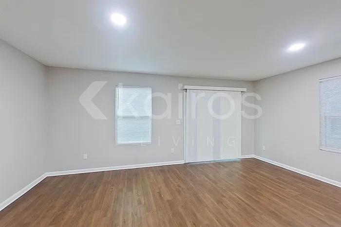 1335 Mull St — Photo 7