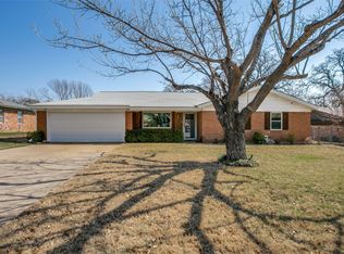 120 Arcadia St, Hurst, TX 76053