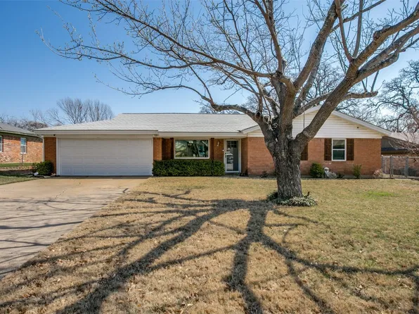 120 Arcadia St, Hurst, TX 76053