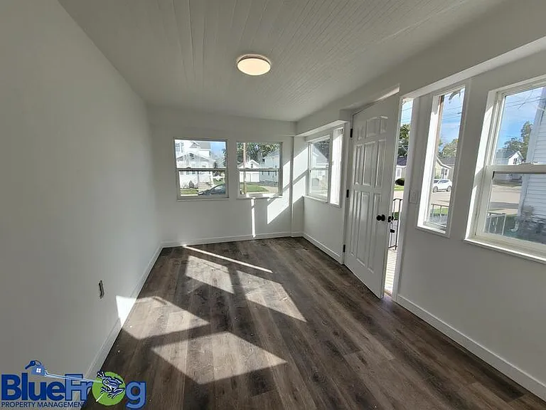 631 W 10th Ave — Photo 9