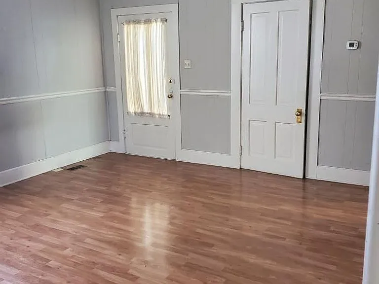 720 SE Riverside Dr — Photo 9