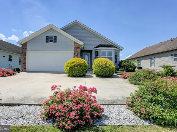 49 Lantern Ln, Shippensburg, PA 17257