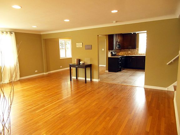 4th image of 9636 Mansfield Ave