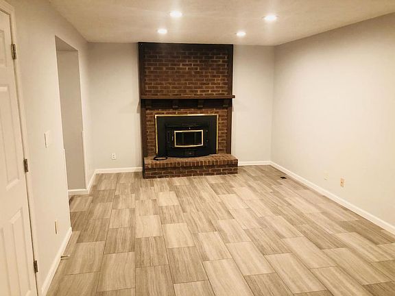 2nd image of 1590 Meadow Hill Ct
