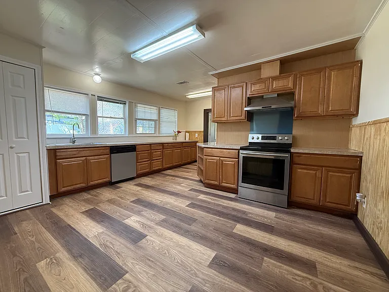 402 McKinney St — Photo 15