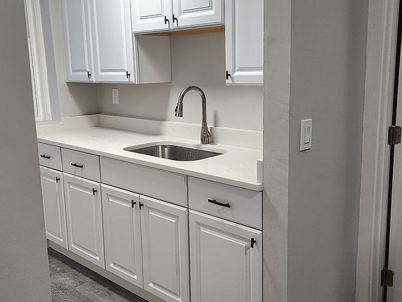 4th image of 451 Norfolk St #2