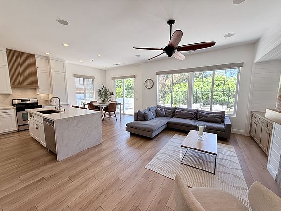 3rd image of 600 Beach St