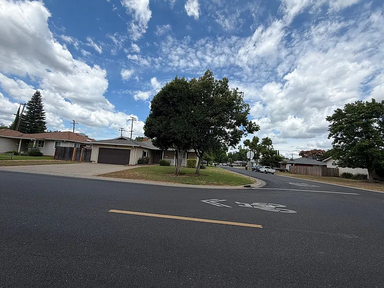 10495 Malaga Way — Photo 43