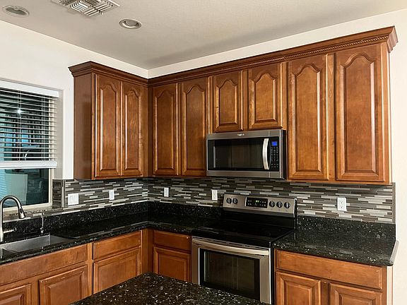 3rd image of 1069 E Blue Spruce Ln