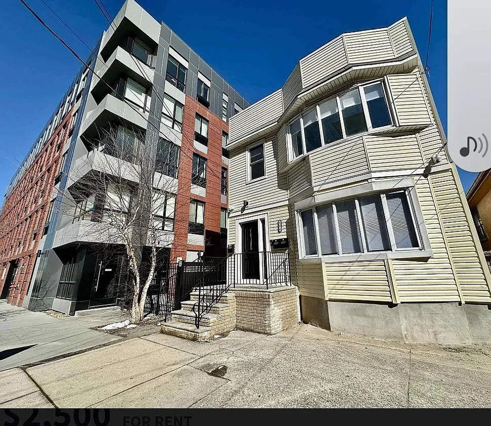 Building Photo - 146 Clarke Ave #2
