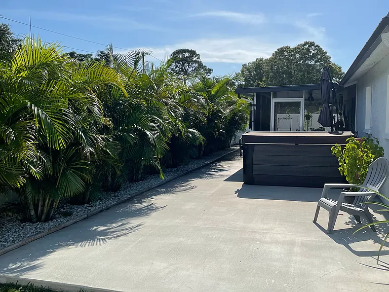 9404 Anne Ct — Photo 15