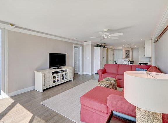 4th image of 2121 Gulf Shore Blvd N
