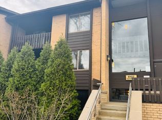 6107 Knoll Valley Dr APT 205, Willowbrook, IL 60527