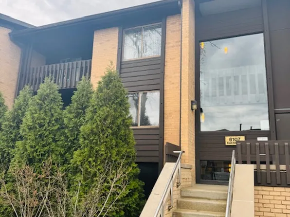 6107 Knoll Valley Dr, Willowbrook, IL