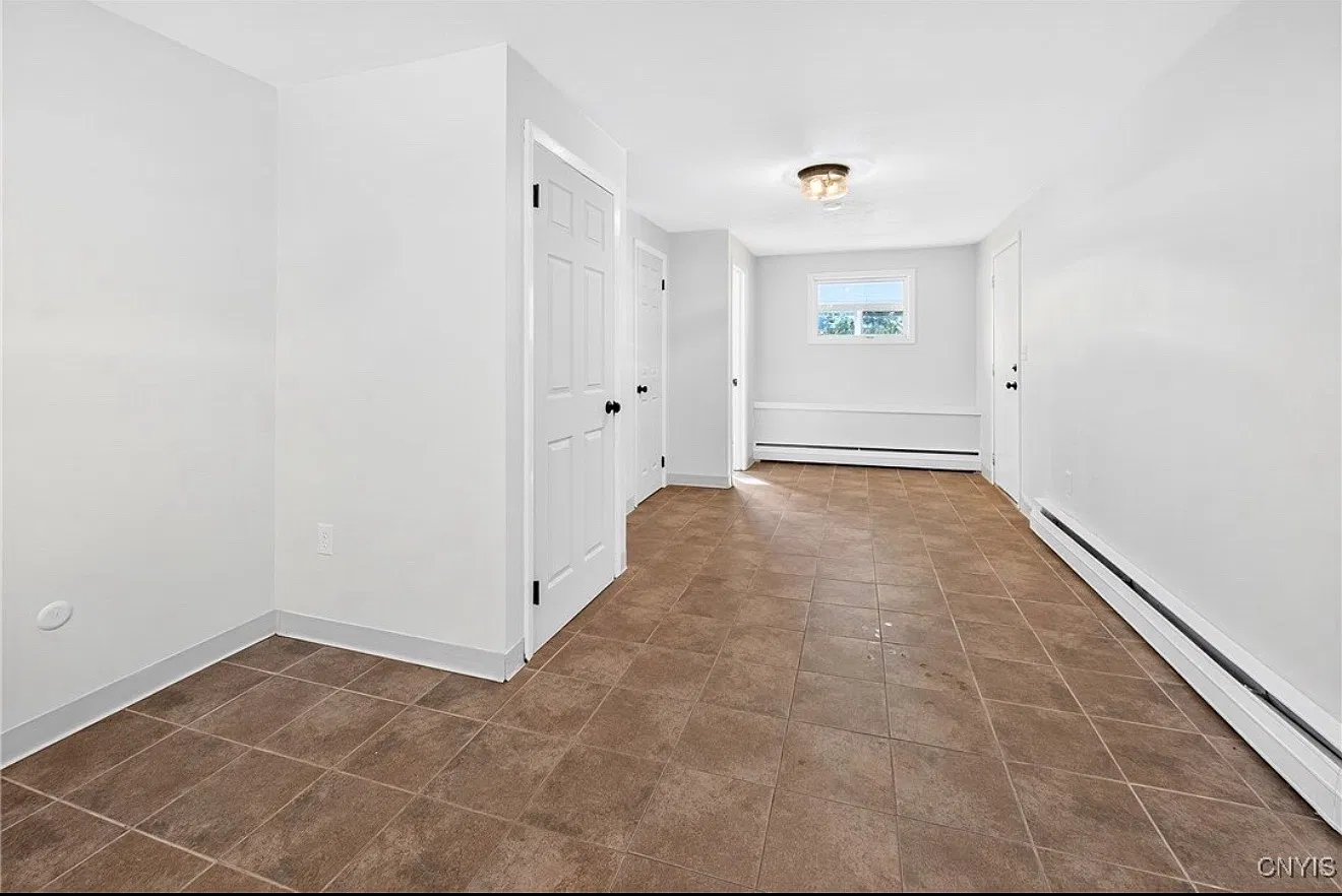 3 bed, 1320 sqft, $2,600 — Photo 3