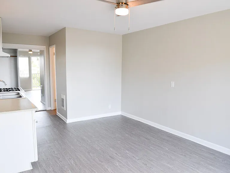 1 W Avenida Ramona — Photo 3
