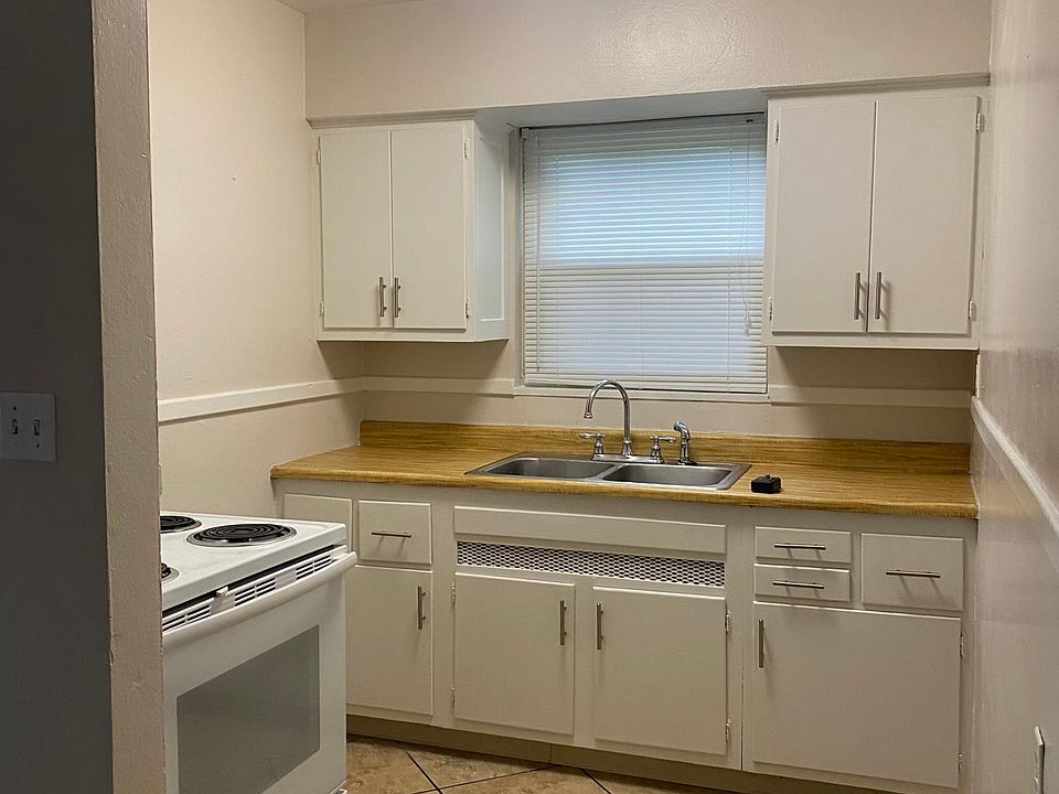 1st image of 600 Hadley Ave APT 2