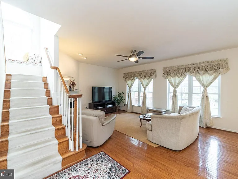 2944 Edgelea Rd — Photo 10