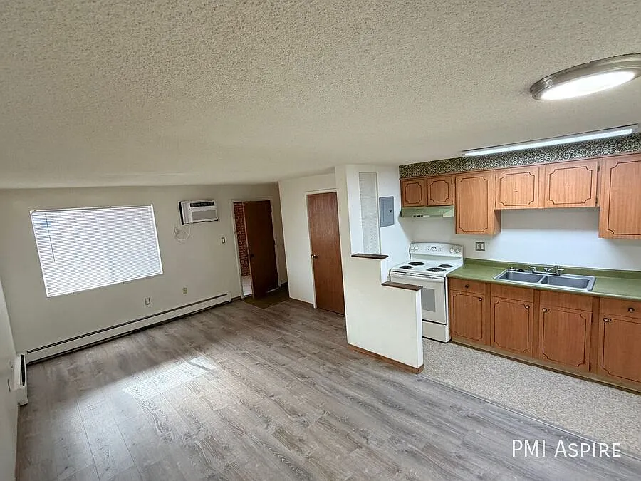 3305 S Clarkson St #304