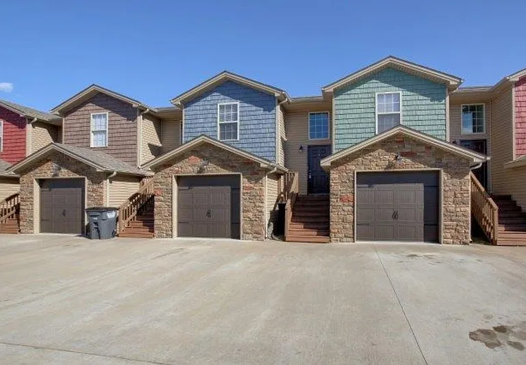1720C Thistlewood Dr — Photo 1