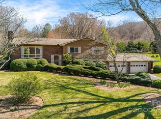 105 White Oak Cir, Black Mountain, NC 28711