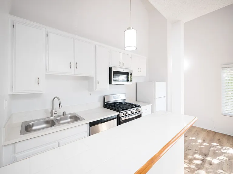 5708 Tujunga Ave — Photo 3