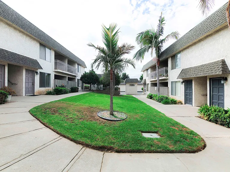 316-356 W. Meda Ave. Glendora CA. 91741 — Photo 1